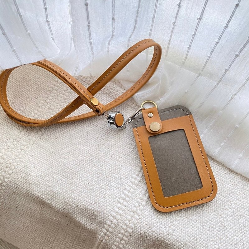 Simple contrasting color card holder + telescopic buckle neck cord - card base + Brown border - ที่ใส่บัตรคล้องคอ - หนังแท้ สีกากี