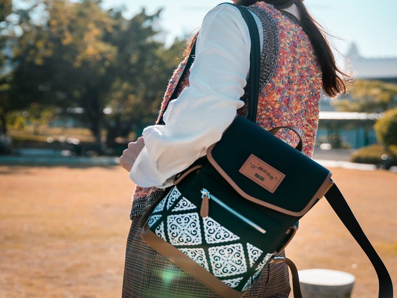 Girlfriends Same Backpack Retro Waterproof Fabric Backpack Exquisite Versatile Dark Blue - กระเป๋าเป้สะพายหลัง - วัสดุกันนำ้ สีน้ำเงิน