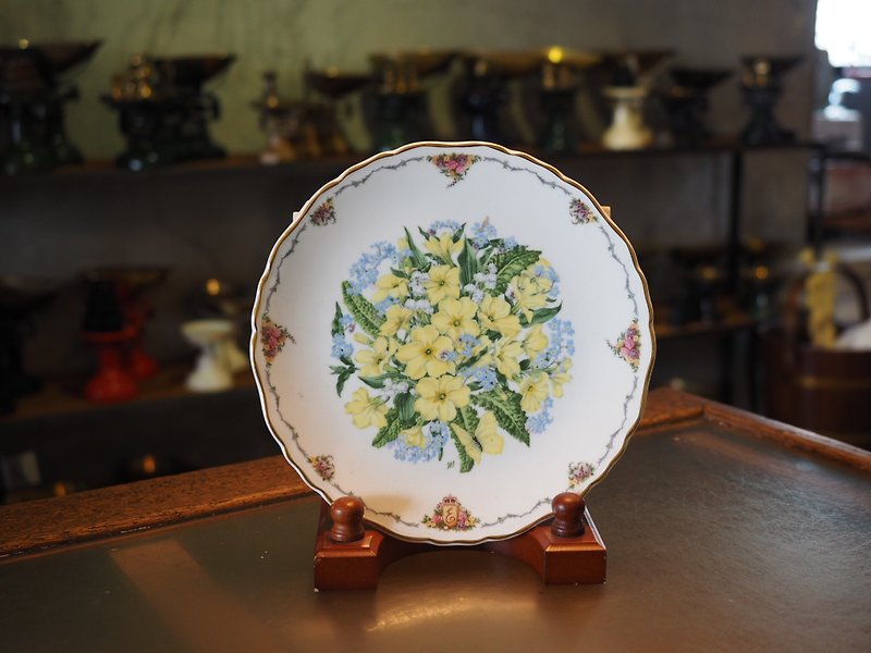 British Royal Albert Royal Albert porcelains limited edition floral decorative plate Primroses Primula (Primrose) - Small Plates & Saucers - Porcelain Multicolor