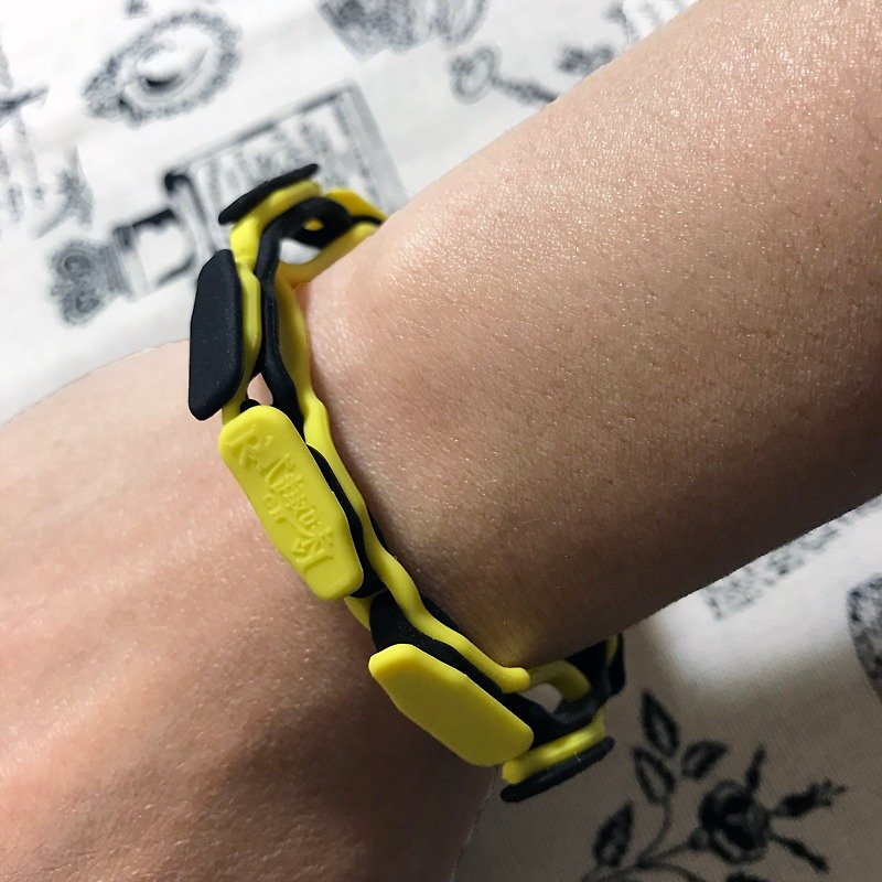 "Opera bracelet" black and yellow section [silicone material] - Bracelets - Silicone Multicolor