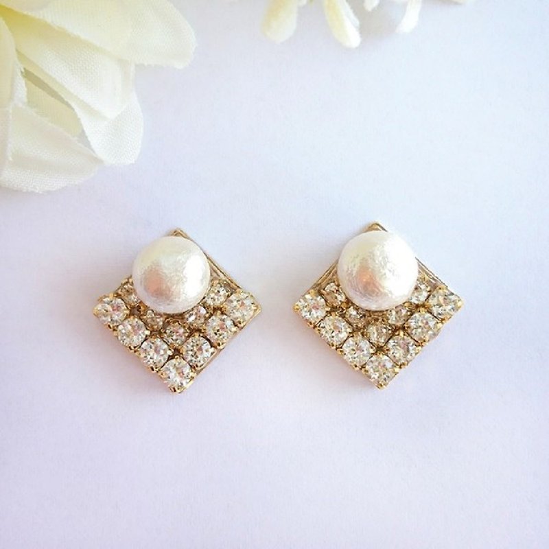 Cotton pearl pavé Clip-On, earrings - ต่างหู - โลหะ สีทอง