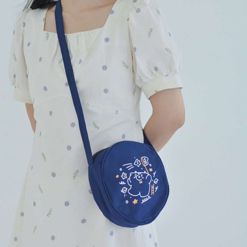 Bulan's sales department embroidered round bags, let me catch the stars for you - กระเป๋าแมสเซนเจอร์ - วัสดุอื่นๆ 