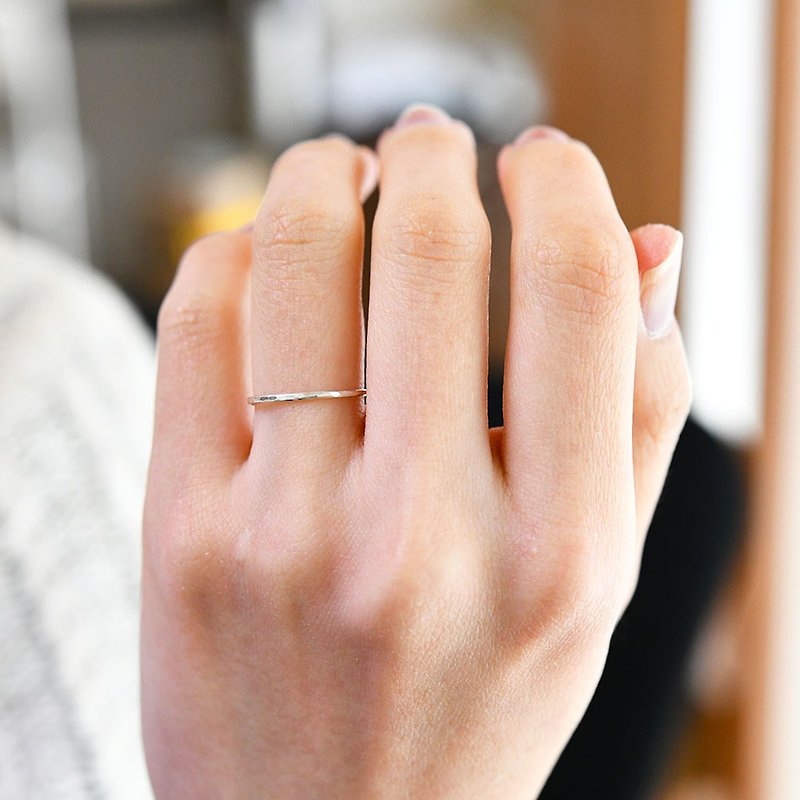 万能の存在 シルバーの槌目リング ピンキーリング ファランジリング 指輪 重ね付けにも - 戒指 - 其他金屬 白色