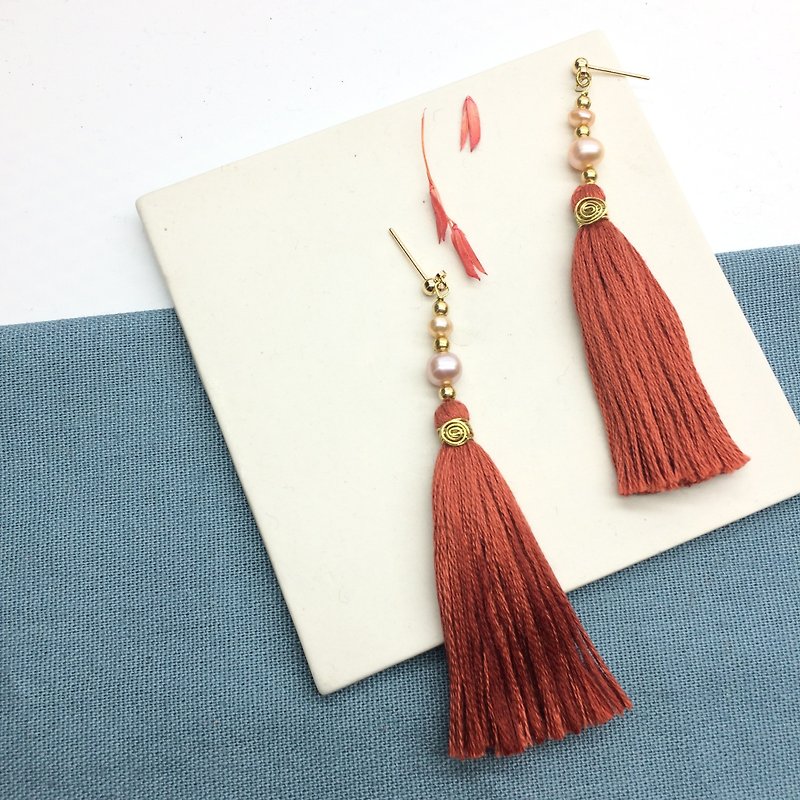 Lao Lin miscellaneous goods l Japanese Embroidery thread hand-made tassel-Shanghai pearl dark red ear hook l ear pin l Clip-On - Earrings & Clip-ons - Thread Red