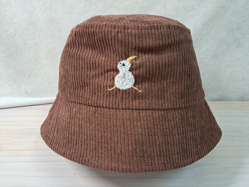 發呆鴨鴨的燈心絨盆帽 - 帽子 - 繡線 咖啡色