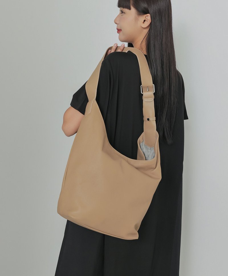 supportrole arc simple air feeling genuine leather side backpack with milk tea - กระเป๋าแมสเซนเจอร์ - หนังแท้ 