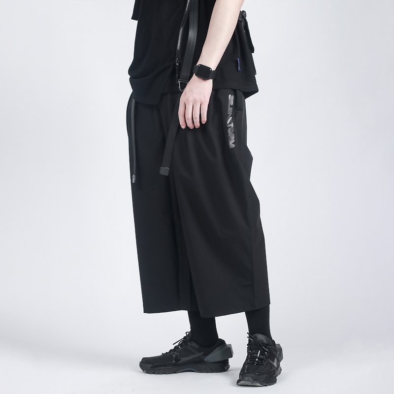 Loose three-dimensional tailoring samurai pants functional tactical trousers straight wide-leg cropped pants - กางเกงขายาว - เส้นใยสังเคราะห์ สีดำ