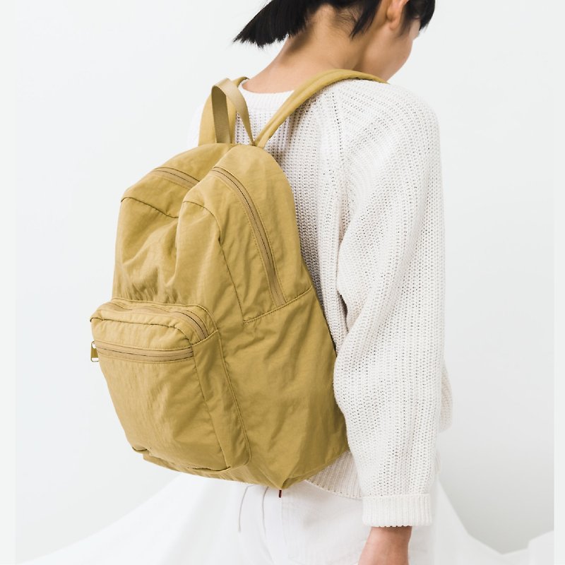 [Spring Outing Proposal] BAGGU Buffered Material Backpack - Mineral Yellow - กระเป๋าเป้สะพายหลัง - เส้นใยสังเคราะห์ สีเหลือง