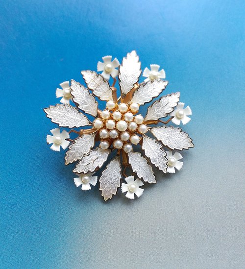 老時光角落 Vintage Jewelry 西洋古董飾品 優美 立體 白琺瑯 珍珠花 別針