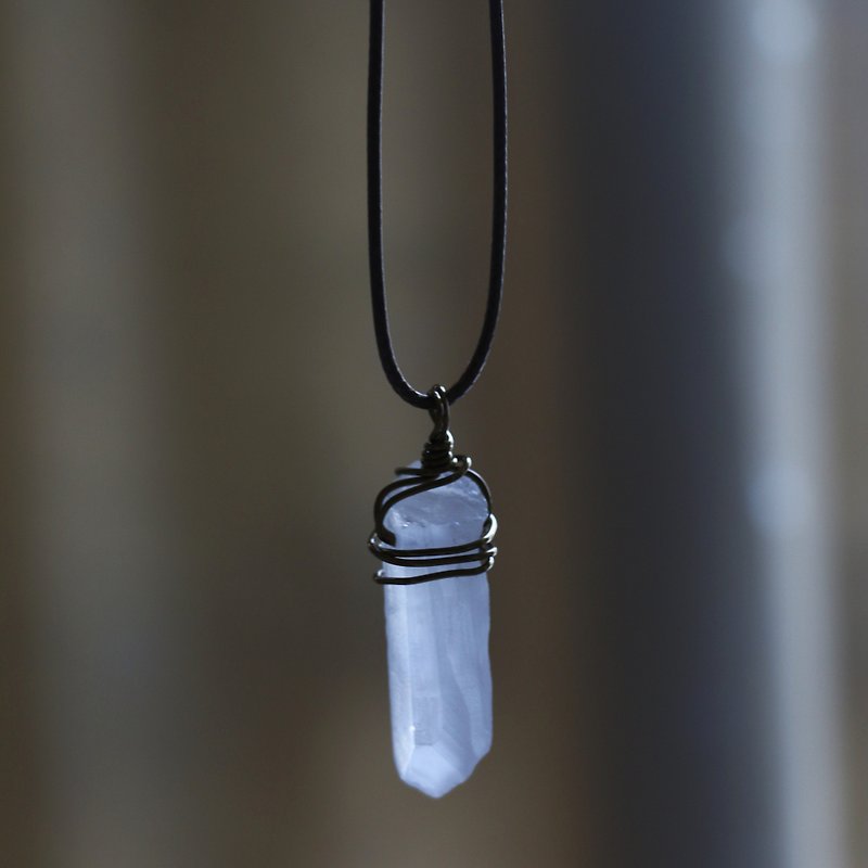White quartz necklace, Raw crystal necklace - สร้อยคอ - เครื่องเพชรพลอย ขาว