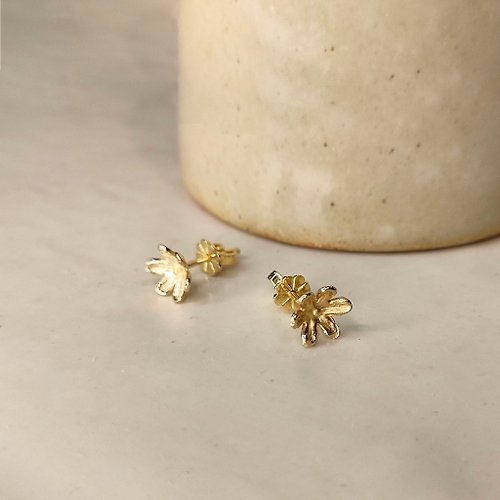 trimjewelry Simple 925 Sterling Silver Flower Earrings - Gold 9K plated