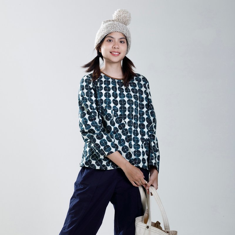 Blue Moon asymmetrical cut polka dot top - เสื้อผู้หญิง - ผ้าฝ้าย/ผ้าลินิน สีน้ำเงิน