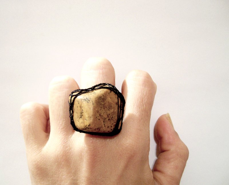 Picture Jasper Natural Gemstone Ring with Black Thread Filigree Frame - แหวนทั่วไป - เครื่องเพชรพลอย สีนำ้ตาล