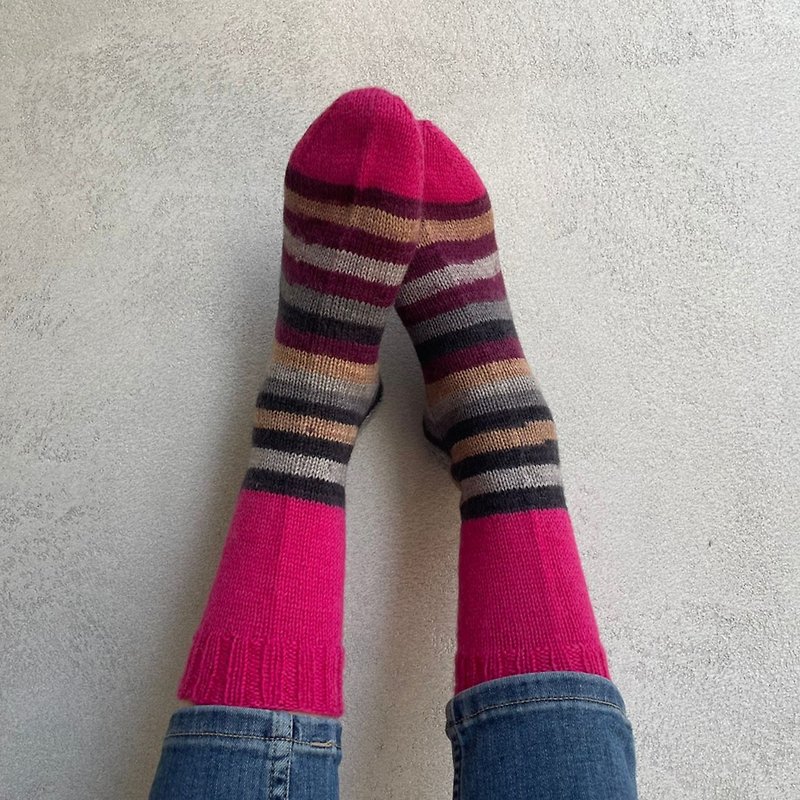 Handmade knitted womens socks/ Warm knitted accessory - 襪子 - 羊毛 粉紅色