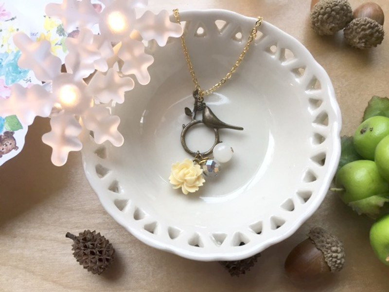 Zoe's forest bird flower necklace Christmas gifts - Christmas gift Christmas package PinkoiXmas - Necklaces - Other Metals 