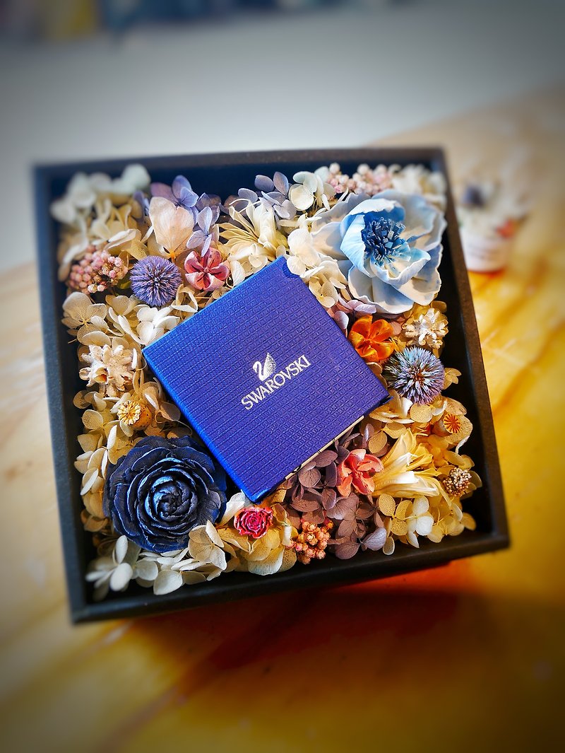 Miss. Flower Mystery [Customized Gift Flower Box/Accessory Flower Box] Preserved Flowers/Dried Flowers - ช่อดอกไม้แห้ง - พืช/ดอกไม้ สีน้ำเงิน