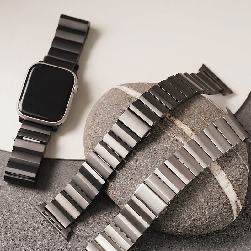 Apple watch - Single faceted wavy titanium Apple watch band - Watchbands - Other Metals 