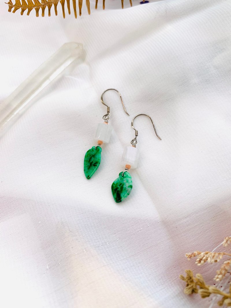 Pink coral, emerald white tube, emerald green leaves, 925 white fungus hook - ต่างหู - หยก สีเขียว