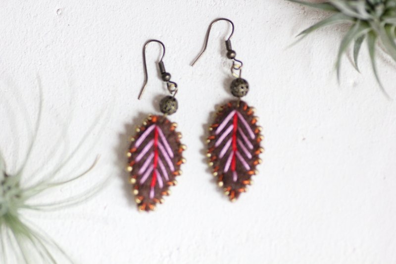 Brown earrings - Leaf motifs hand embroidered with an antique bead - Earrings & Clip-ons - Polyester Brown