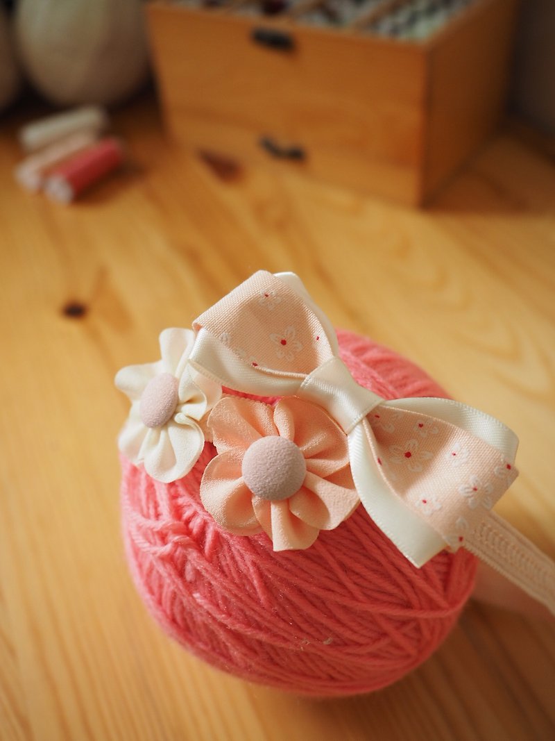 100日間の宴会に適した小さな布の花の赤ちゃん/子供の弾性ヘアバンド付きピンクの蝶ネクタイ - 帽子・ヘアバンド - コットン・麻 ピンク