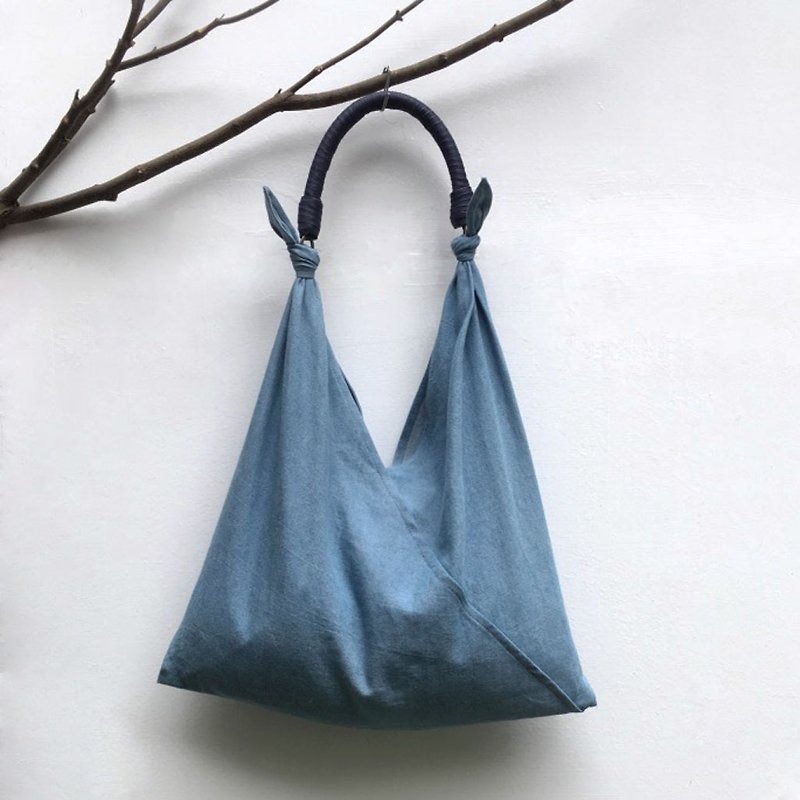 SAMEDi - 隨性綁結手提包-淺藍丹寧+深藍提把【畢業禮物】 - 手提包/手提袋 - 棉．麻 藍色