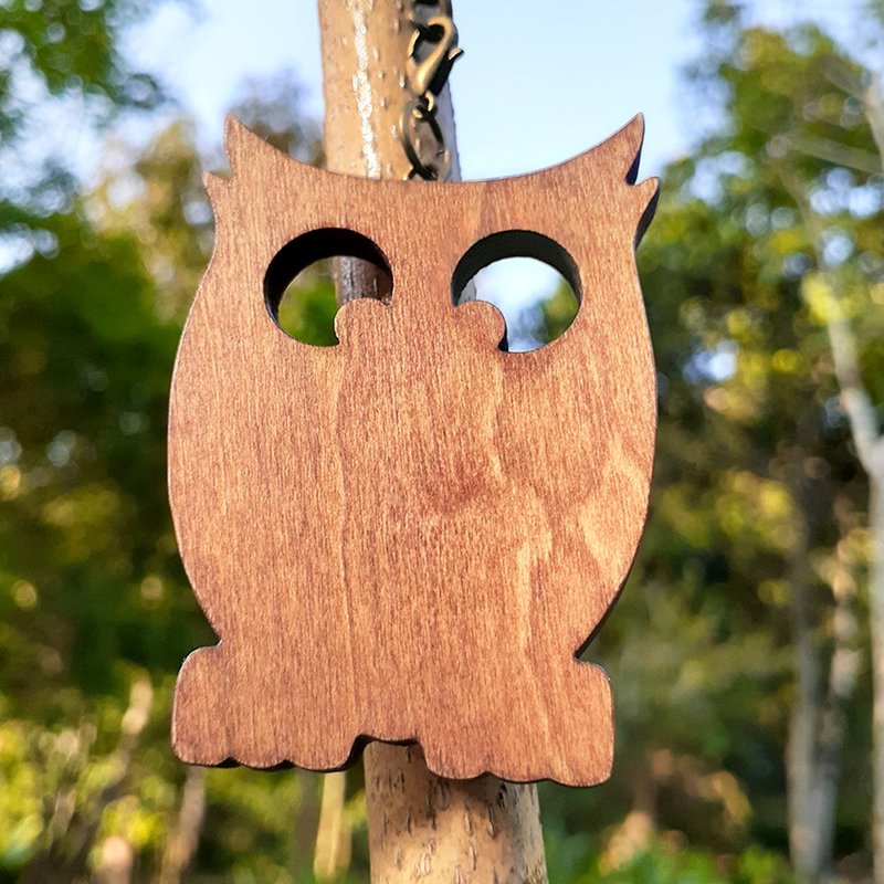 Handmade wooden creative key ring black eye teasing_night owl - ที่ห้อยกุญแจ - ไม้ สีนำ้ตาล