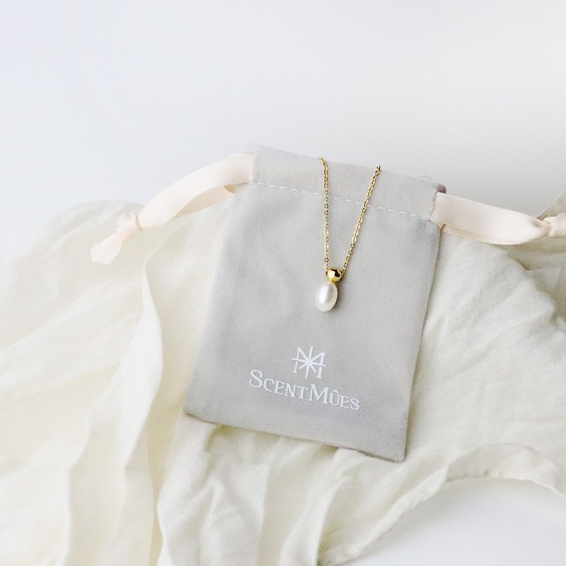 Xin Ai Fragrance Essential Oil Necklace-18K Freshwater Pearl Style (With Velvet Bag) Diffusing Necklace - สร้อยคอ - ไข่มุก ขาว
