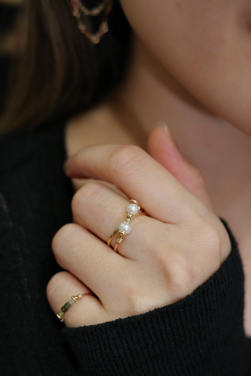 Pearl Overlapping Double Band Ring14K Gold-Filled - แหวนทั่วไป - เครื่องประดับพลอย ขาว