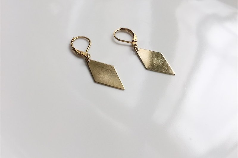 Corner simple wild brass earrings - ต่างหู - เครื่องเพชรพลอย สีทอง