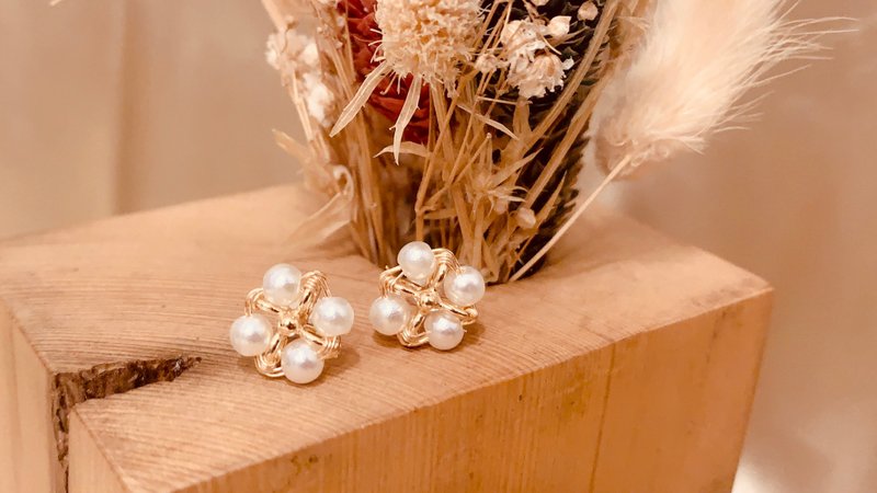 珠玉繞 - 耳環/耳夾/耳骨夾 - 珍珠 白色