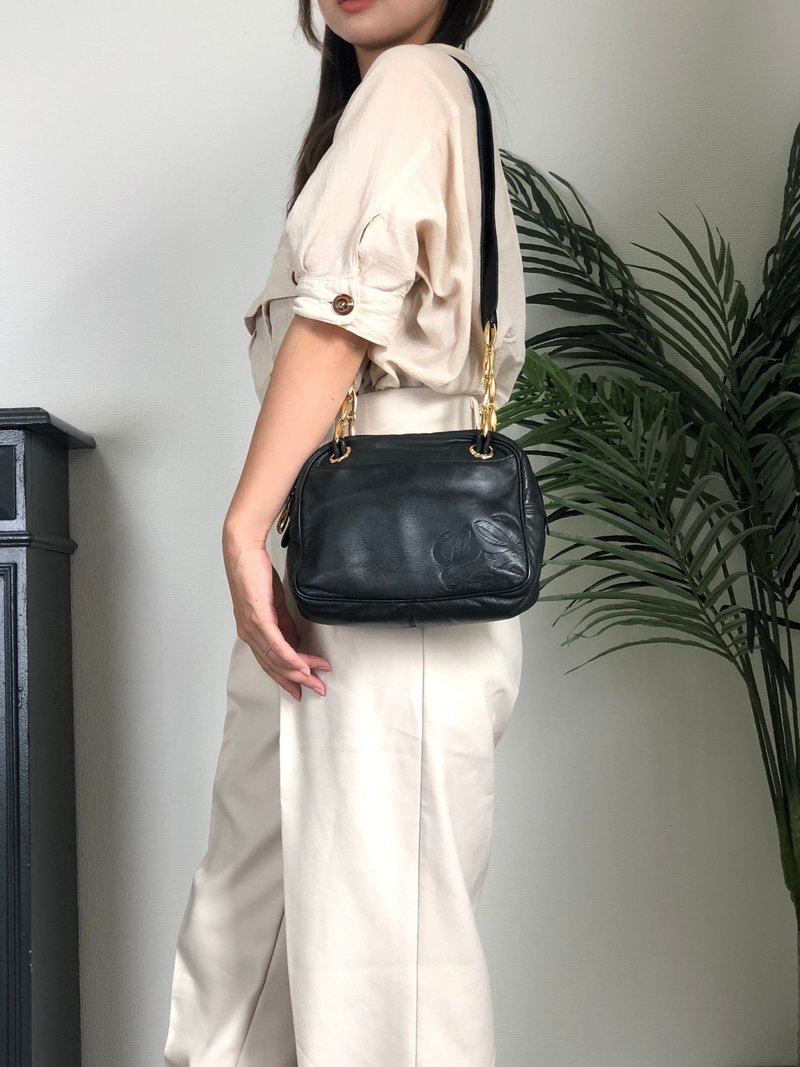 【 日本直送　名牌中古包 】LOEWE ロエベ ハンドバッグ ブラック アナグラム型押し ナッパレザー チェーン vintage ヴィンテージ nkgx4b - 手提包/手提袋 - 真皮 黑色