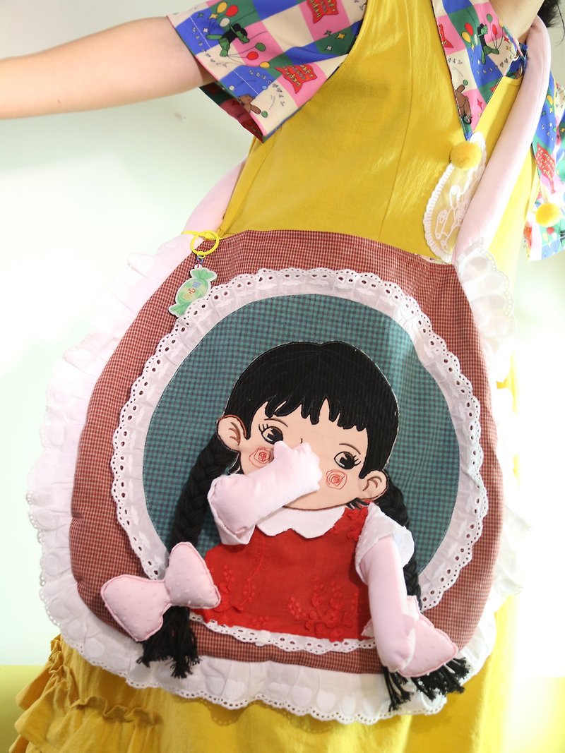 Sandwich candy 80s retro Showa little girl small cherry shoulder messenger bag embroidery fabric - กระเป๋าแมสเซนเจอร์ - เส้นใยสังเคราะห์ สีแดง