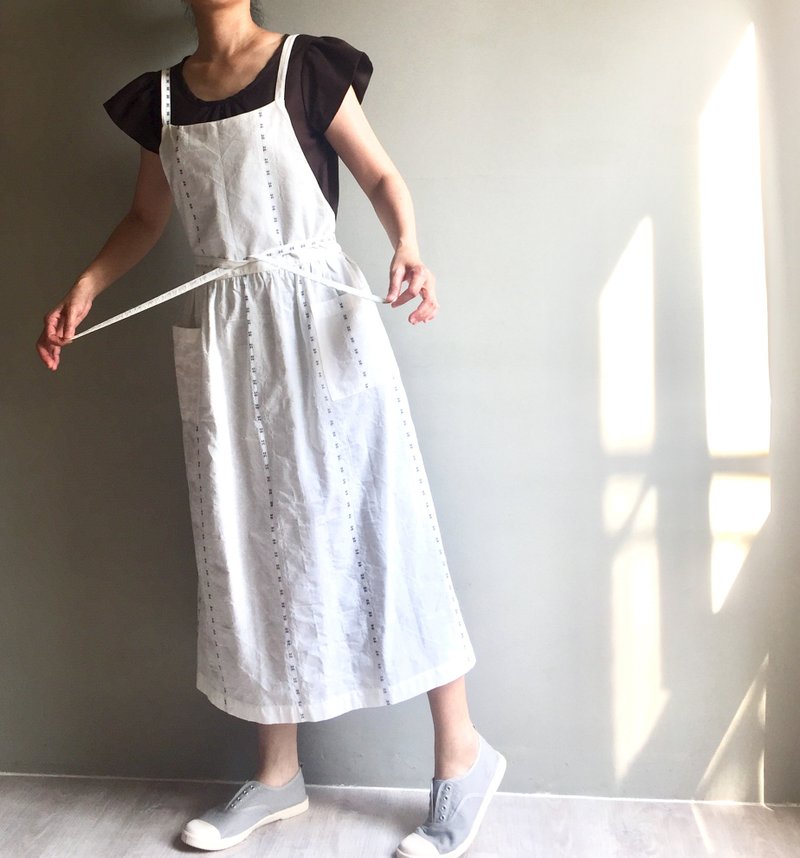 Sen Yin Home Series 01/Classic Handmade Apron/Blue Jacquard on White/Japanese Cotton/The Last Piece - Overalls & Jumpsuits - Cotton & Hemp White