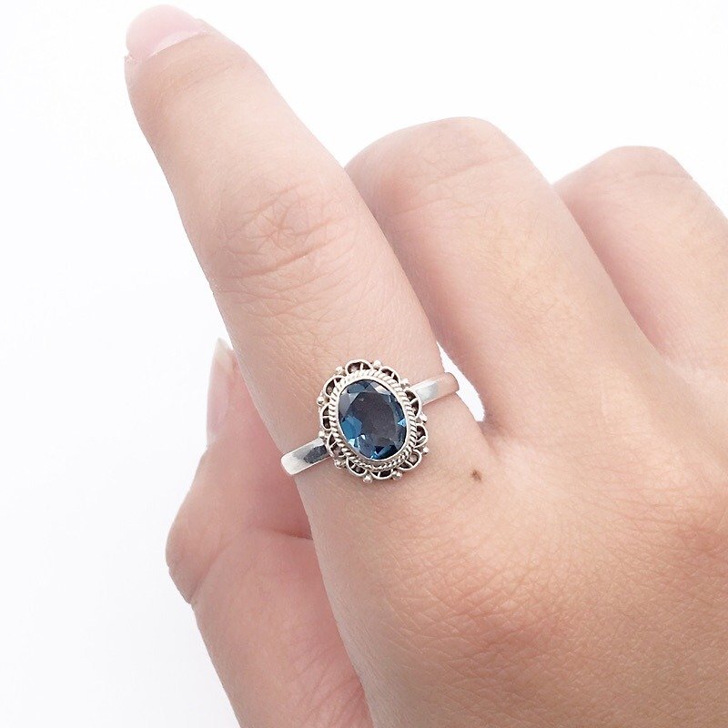 藍托帕石925純銀花邊戒指 尼泊爾手工鑲嵌製作(款式1) - 戒指 - 寶石 藍色