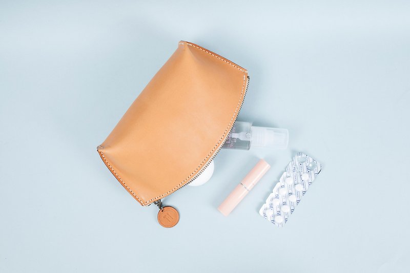 Boat-shaped cosmetic bag | leather custom | custom typing | portable storage | genuine leather | - กระเป๋าเครื่องสำอาง - หนังแท้ 