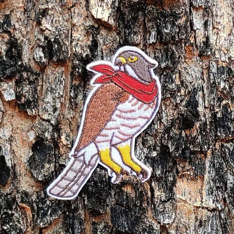 Bird Embroidery Patch / Pin | Crested Goshawk Urban Ranger - เข็มกลัด/พิน - งานปัก สีนำ้ตาล