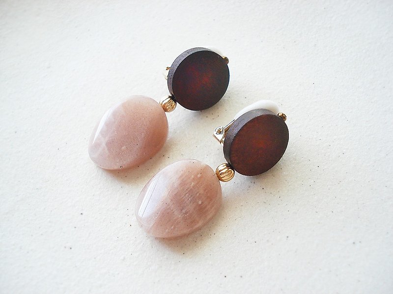 Orange moonstone and wood beads, clip on earrings 夾式 - Earrings & Clip-ons - Stone Brown
