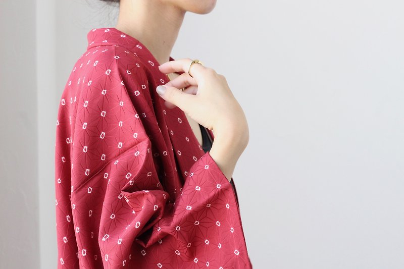 shibori dyed kimono, EXCELLENT VINTAGE /4230 - เสื้อแจ็คเก็ต - ผ้าไหม สีแดง