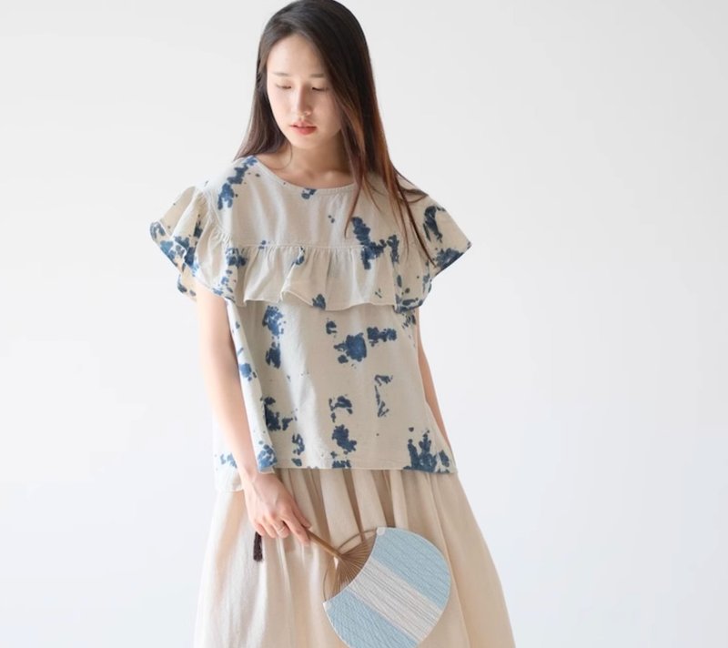 【棉質手工藍染】荷葉邊圓領雙色短袖 - 女上衣/長袖上衣 - 棉．麻 藍色