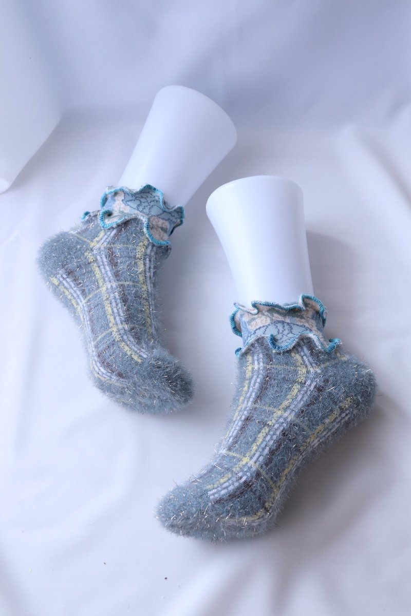 Blue fluffy colorful mellow socks, flashy socks, unique, size 22.5-25, women's socks - ถุงเท้า - วัสดุอื่นๆ สีน้ำเงิน