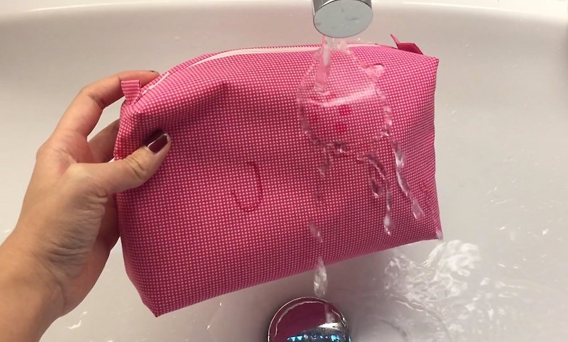 Water resistant zipper makeup bag organizer - กระเป๋าเครื่องสำอาง - วัสดุกันนำ้ สึชมพู