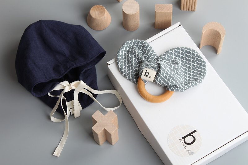 Baby gift box handmade small hat bow wooden ring teether toys men and women baby moon gift box - Baby Gift Sets - Cotton & Hemp Blue