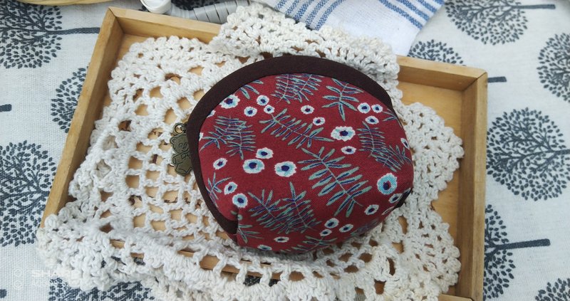 質感紅底小碎花手縫拉鍊零錢包 收納包 - 零錢包/小錢包 - 棉．麻 紅色
