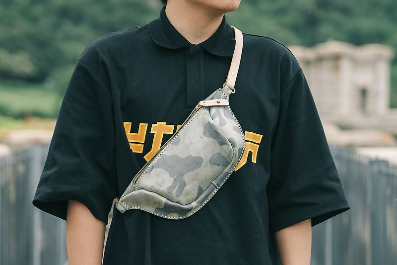 [Cutting line] Camouflage pure hand-stitched vegetable tanned top layer cowhide leather chest bag shoulder messenger retro waist bag - Messenger Bags & Sling Bags - Genuine Leather Multicolor