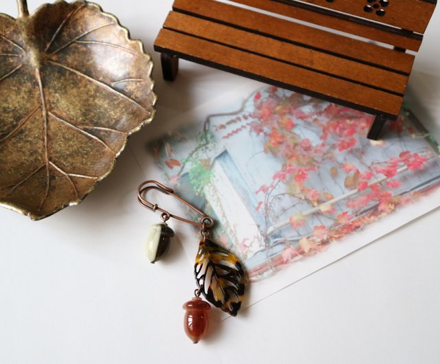 琥珀色の葉形ブローチ・ペンダントトップ 琥珀色の葉形ブローチ・ペンダントトップ 琥珀色の葉形ブローチ