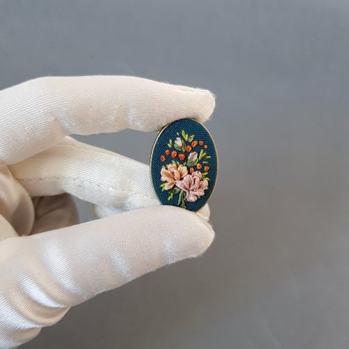 hime  　ハンドメイド　刺繍ブローチ　ボンボンブローチ24-29 hime ハンドメイド 刺繍ブローチ ボンボンブローチ24-29 刺繍
