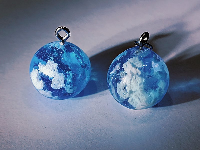 The lazy day of Weathering with You - Earrings & Clip-ons - Resin Blue