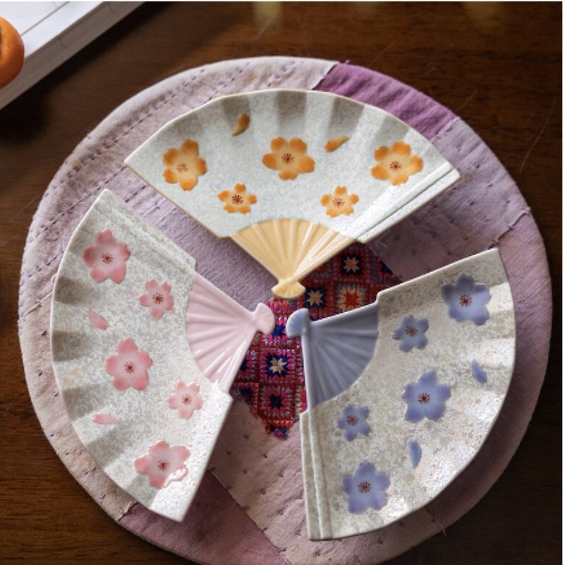 【Pre-order】Arita Ware Sakura Scallop - Plates & Trays - Pottery Multicolor