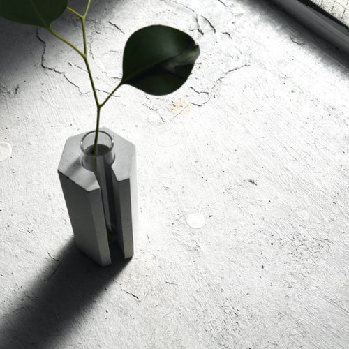 陶器製花瓶 花の彫刻 ダークグレー 陶器製花瓶 花の彫刻 ダークグレー