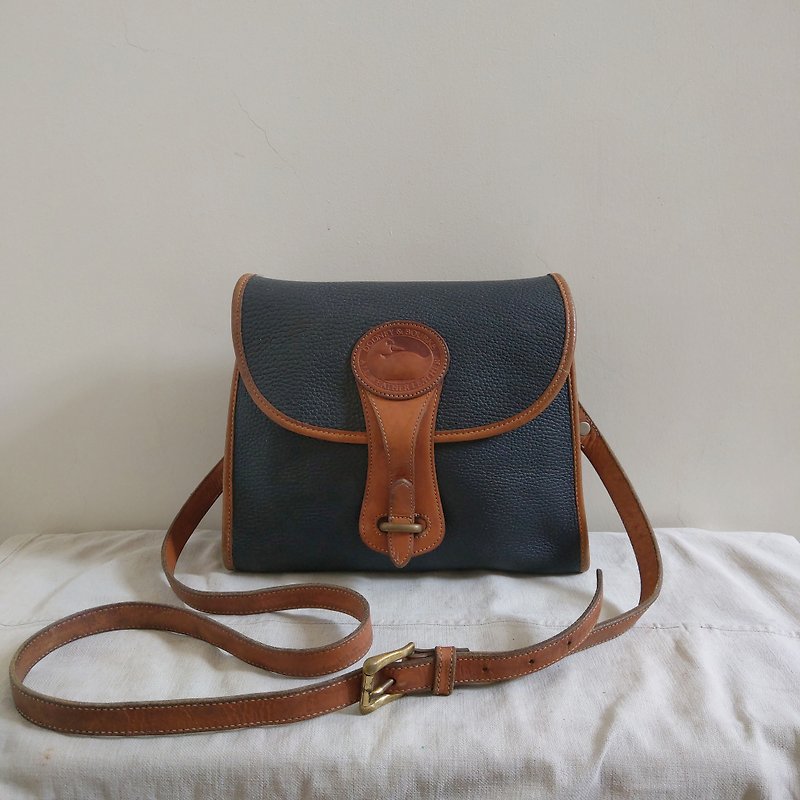 Leather bag_B036_DOONEY & BOURKE - กระเป๋าแมสเซนเจอร์ - หนังแท้ สีดำ